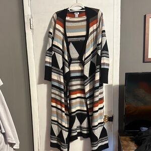 Monroe & Main Black and Multicolor Geometric Cardigan
